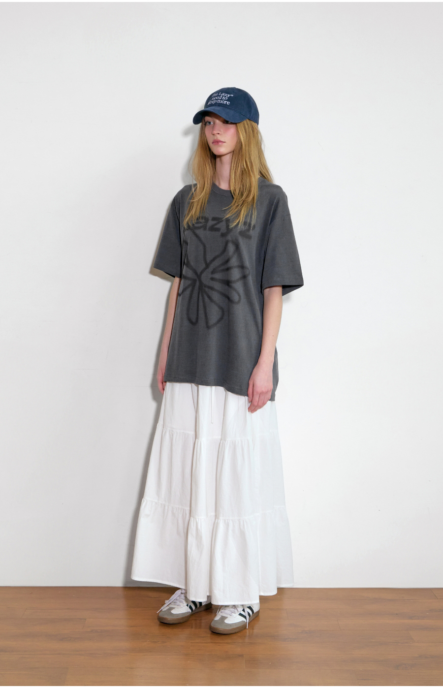 ＊韓国＊［LAZYZ］Big Lazy Flower T-Shirt 3color S-L Big Lazy Flower T-shirt (3color) - LAZYZ